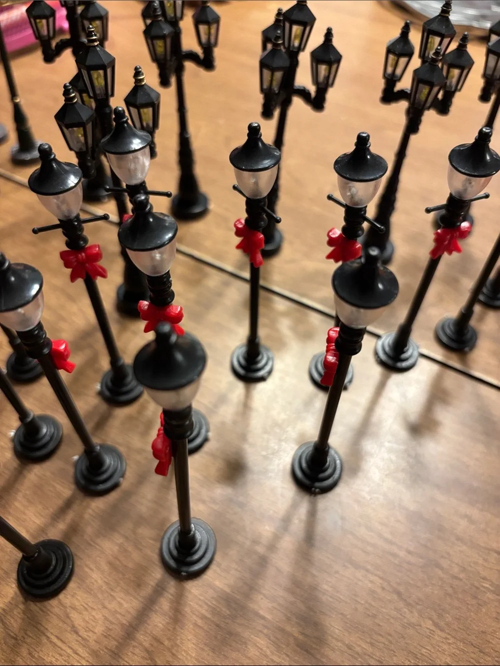 Holiday Black Street Lamp Miniatures with Red Bows DO NOT LIGHT UP